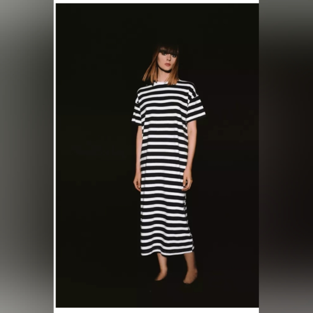 ZARA T-shirt striped long dress. Short sleeves with crew neck. Size S